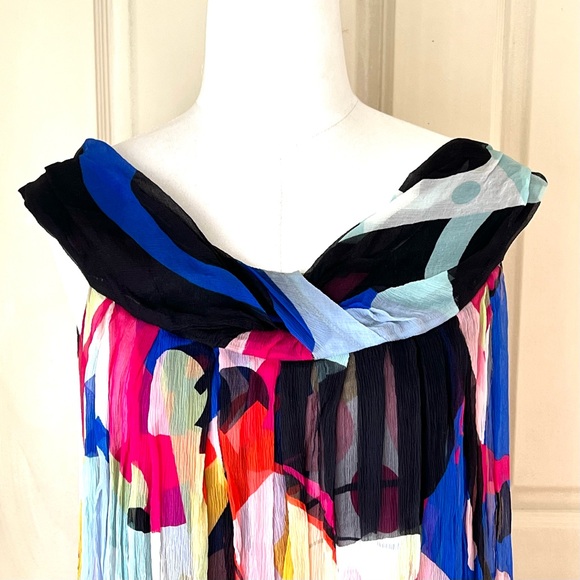 Diane von Furstenberg Silk Mini Dress. - Picture 4 of 8